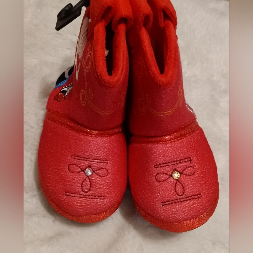 Kids' slippers bundle - Picture 7 of 10